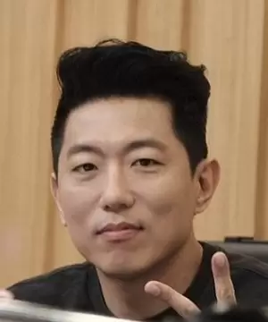Lee Dong Yoon