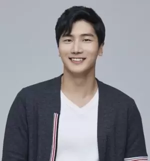 Woo Yong Hee